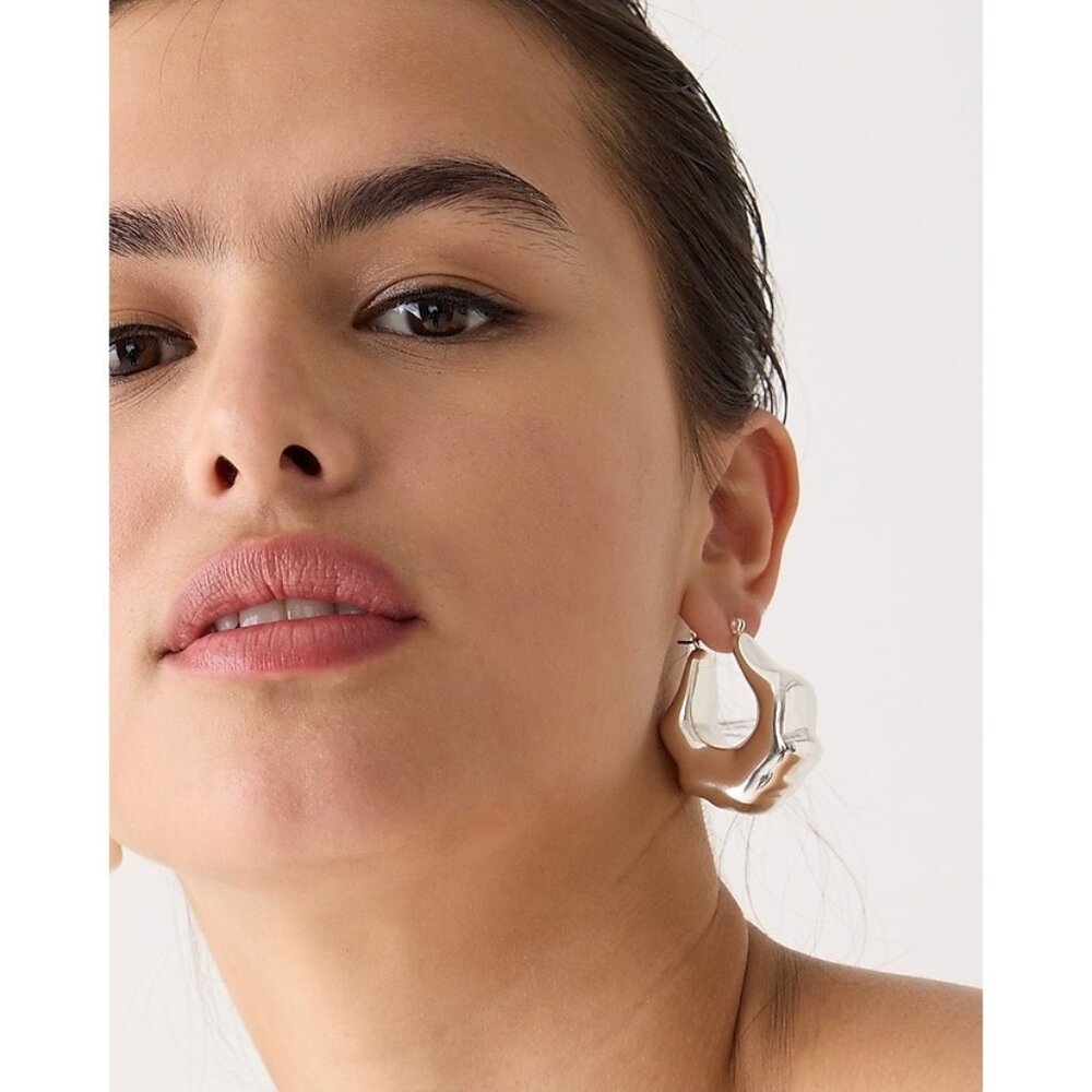 J Crew Lightweight sculpted hoop earrings BN309